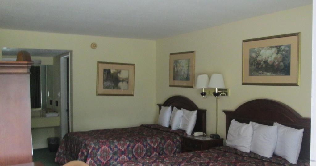 Regency Inn Fayetteville/Fort Bragg Room photo